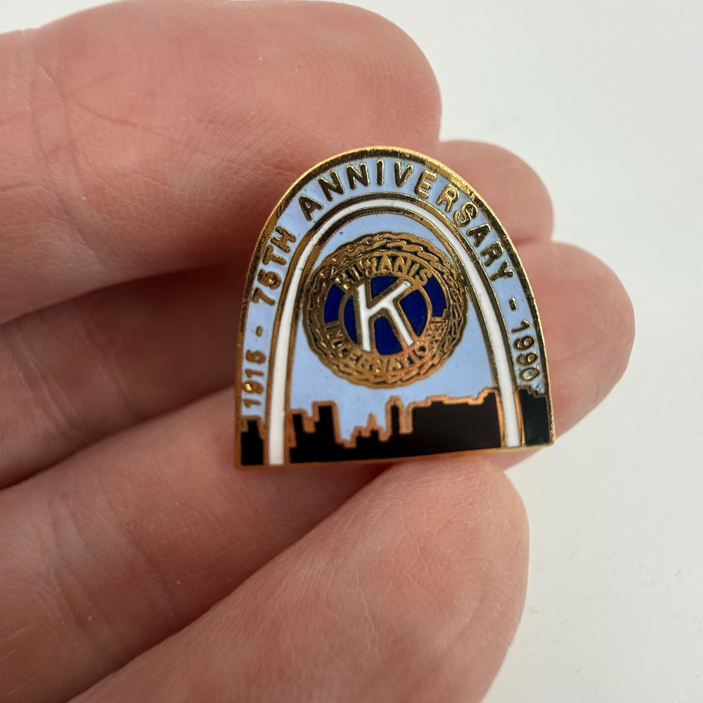 Kiwanis Club 75th Anniversary Pin 1916 1991 Golden Arch Skyline Enamel